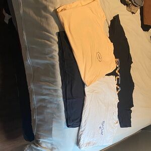 Casual Graphic Long Sleeve Tee in Black and Yellow